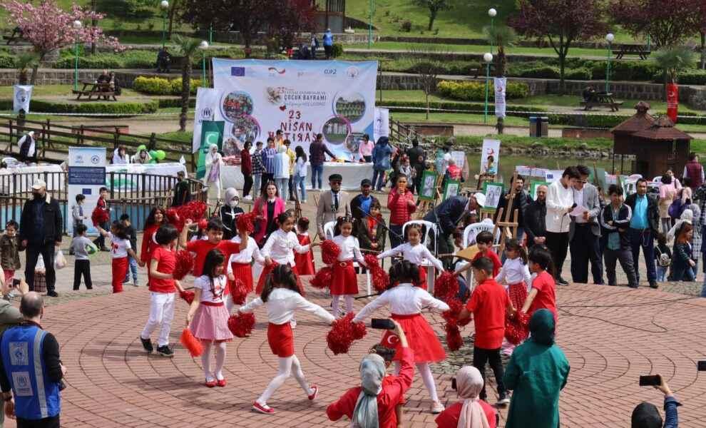 از عید اطفال در شهر ترابزون ترکیه تجلیل به عمل آمد