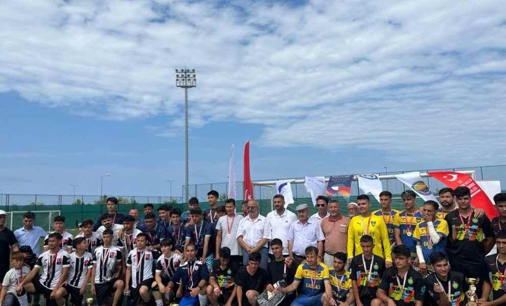 مسابقات فوتبال تحت عنوان “تورنمت صلح و دوستی” به پایان رسید